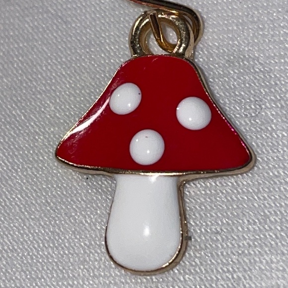 Red mushroom dangling earrings - Picture 2 of 3